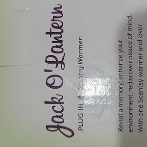 Scentsy 'Jack O Latern' plug n warmer